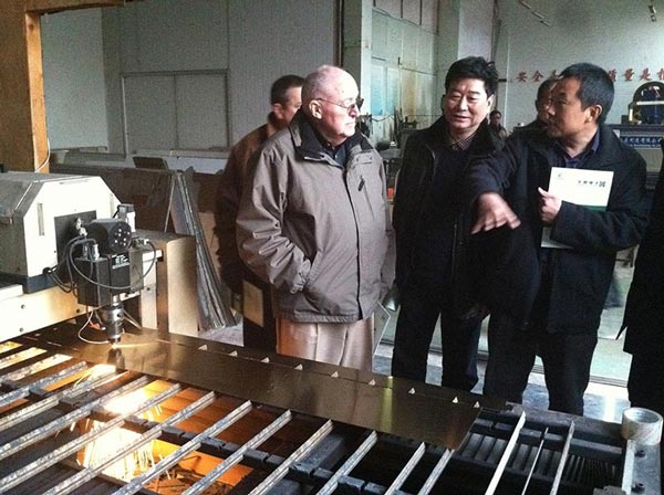 美國密蘇里州富爾頓市市長里若得·本頓先生